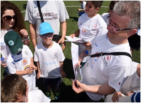 Απονομή επαίνων στους αθλητές των Special Olympics από τους Εθελοντές της MetLife