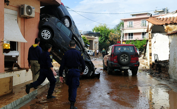 Πάνω από 1.300 κτίρια έχουν πληγεί σε Μάνδρα – Ν. Πέραμο – Ελευσίνα