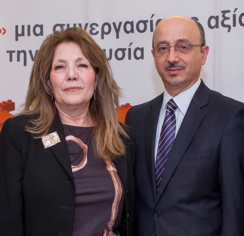 Η Ελένη Κατσούλη, πρόεδρος του Κέντρου Υποδοχής & Αλληλεγγύης του Δήμου Αθηναίων, με τον Γιάννη Ρούντο, Διευθυντή Δημοσίων Σχέσεων & Εταιρικής Υπευθυνότητας της INTERAMERICAN